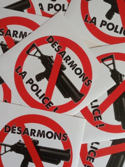 n°27 - Désarmons la police - Lot de 10 stickers