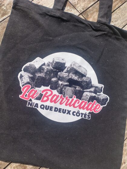 Tote bag "La barricade n'a que deux côtés"